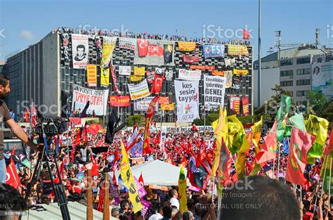 Die Gezi-Proteste : Eine Welle des Widerstands gegen Urbanisierung und autoritäre Tendenzen