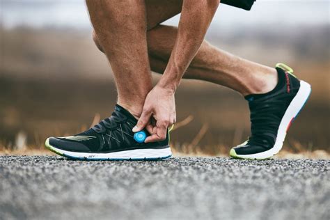 How Should Running Shoes Feel: A Symphony of Comfort and Performance